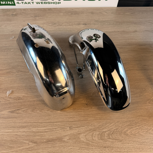 Duitse spatborden set met kleine beschadiging zie foto